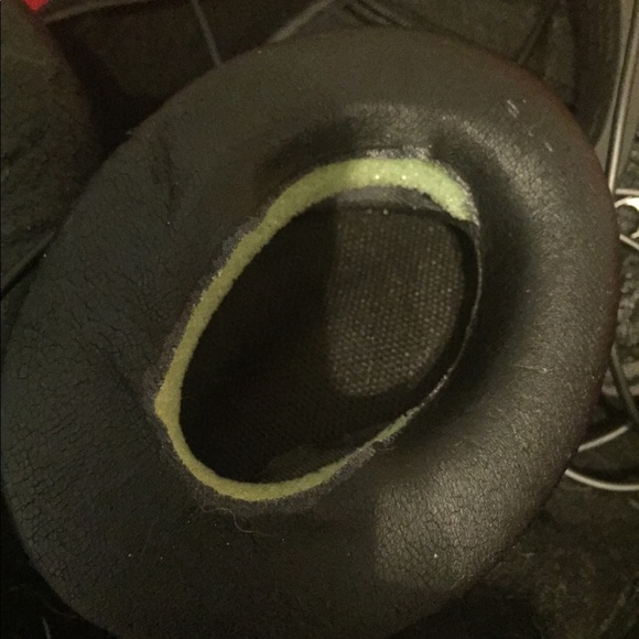 Bose Noise Canceling Headphones - Picture 4 of 6